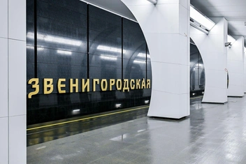 В остальном станция довольно стандартная: авторы выбрали монохром | Источник: Максим Мишин / пресс-служба мэра и правительства Москвы