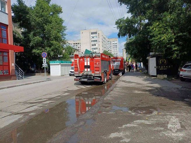 Огонь разгорелся в комнате охраны | Источник: МЧС по Алтайскому краю