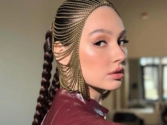 Кто такая Адель Шайхитдинова, которая заставила всех напевать Homay — ее называют башкирской Галь Гадот