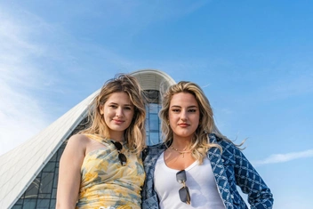 «А что, это мода cейчас такая?»: почему нас ранят фразы с завуалированной агрессией