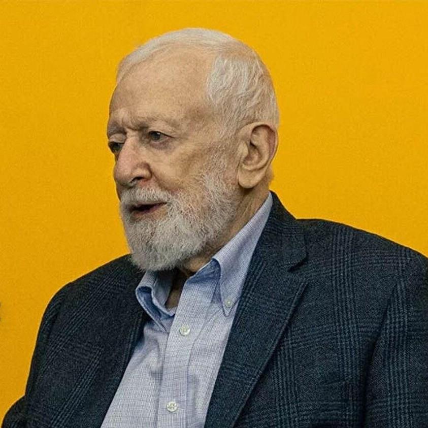 <p>профессор Анатолий Альтштейн</p>