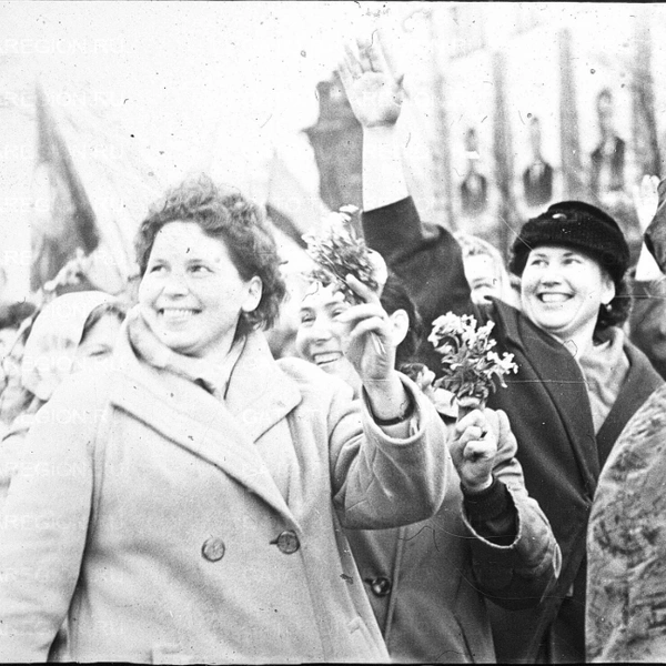 Первомайское шествие трудящихся туляков, 1962 год | Источник: Чебышева Л. Ховрачёв Н.Н. / Государственный архив Тульской области