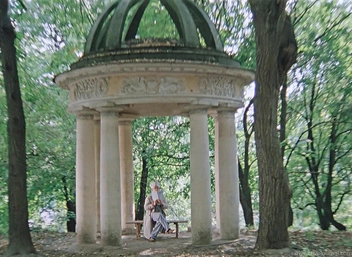Ротонда в фильме  | Источник: кадр из фильма «Покровские ворота» (1982)