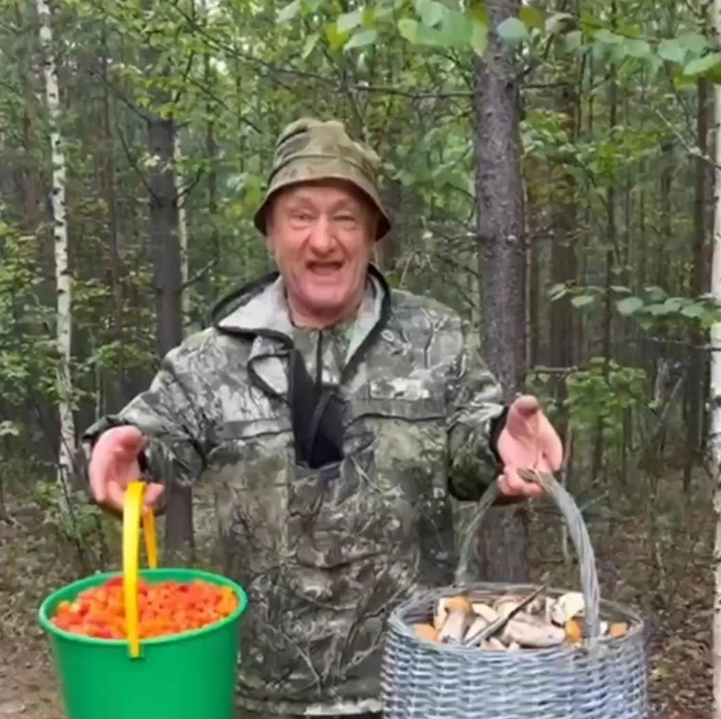 На болоте глава нашел богатую ягодную поляну | Источник: Сергей Маненков / Vk.com