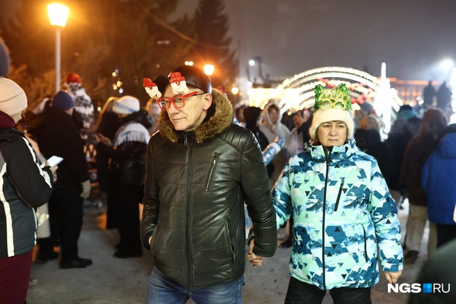 Пришли люди разного возраста  | Источник: Александр Ощепков / NGS.RU