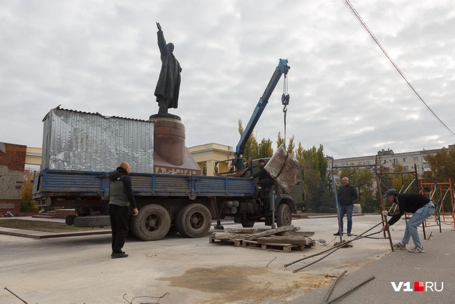 С площади Ленина вывезли последние ограждения и строительные инструменты | Источник: Константин Завриков / V1.RU
