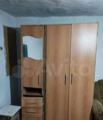 Квартиранты смогут хранить одежду в шифоньере | Источник: сайт объявлений