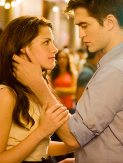 Роберта Паттинсона (Robert Pattinson) и Кристен и Стюарт (Kristen Stewart) постоянно дают поводы для разговоров о разрыве.