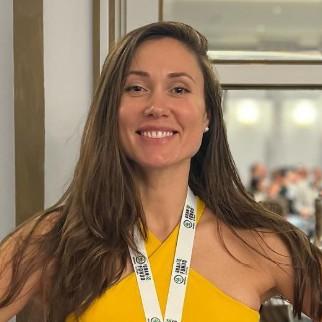 Как будто не было тяжелого развода: счастливая Елена Товстик выступила на концерте для партии ЛДПР