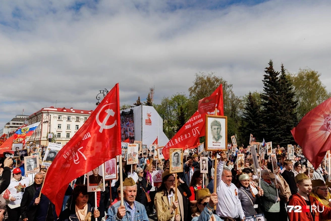 «Бессмертный полк» прошелся по улицам Тюмени. Участие приняло огромное количество людей | Источник: Ирина Шарова / 72.RU 