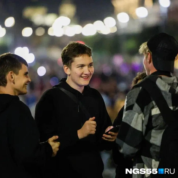 Что-то рассмешило парней | Источник: Евгений Софийчук / NGS55.RU