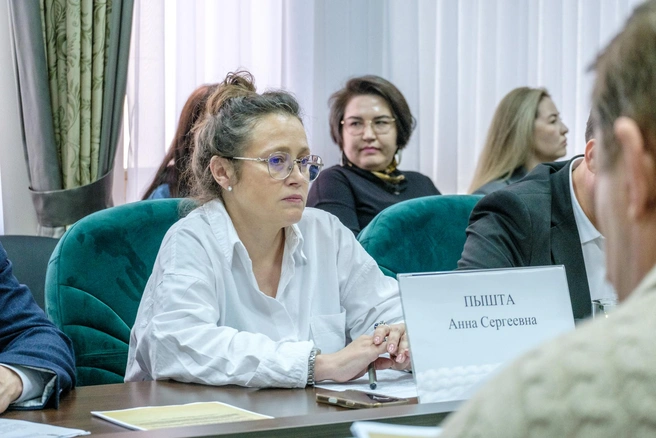 Специалист обьяснила, что металл памятника оказался настолько неоднородным, что в одних местах он слишком хрупкий, а в других перенапряжен и разрушает сам себя | Источник: Булат Салихов