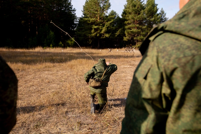 В Исетском районе родственникам погибших на СВО передали награды  | Источник: Ирина Шарова / 72.RU