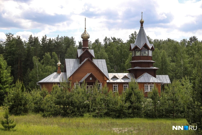 Тихвинская церковь на въезде в поселок | Источник: Наталья Бурухина / NN.RU