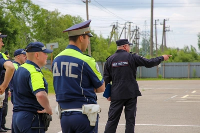 Автомобильное многоборье полицейских в Пскове