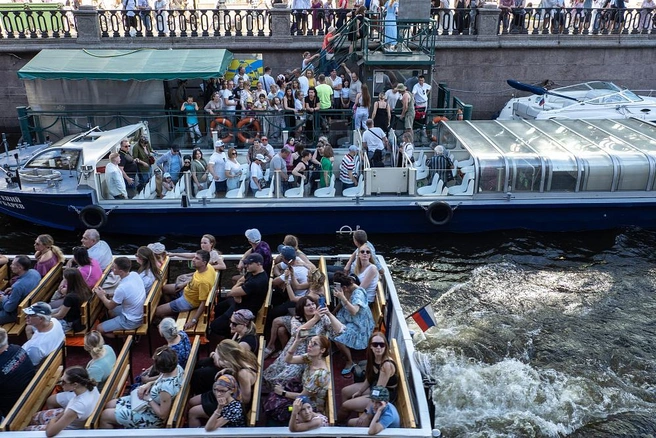 «Просто кровати и завтрака уже недостаточно». Что хотят получить туристы в Петербурге и Ленобласти | Источник: Михаил Огнев/ «Фонтанка.ру»