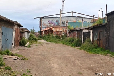 В Петропавловске дети играют на крышах и мусорках