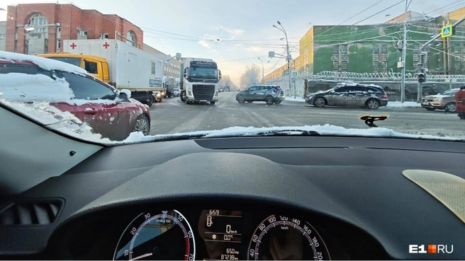 Обстановка на Шефской после отключения светофоров | Источник: читатель E1.RU