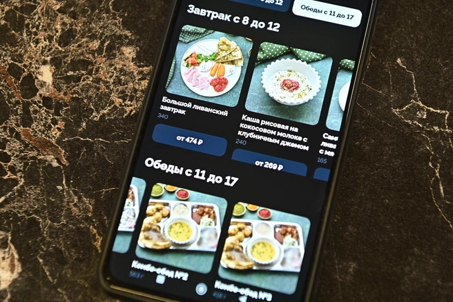 Удобнее всего делать заказ в мобильном приложении | Источник: Максим Воробьев