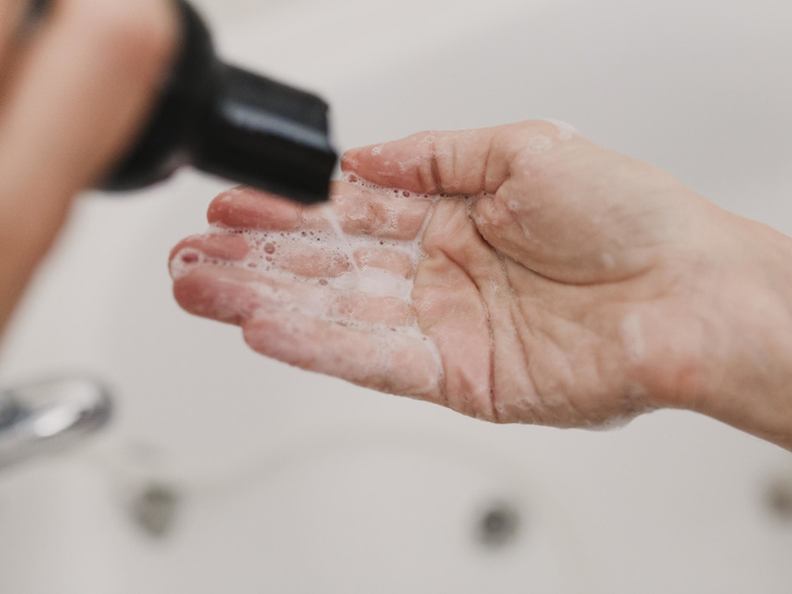5 частых ошибок в использовании шампуня (и чем они чреваты)