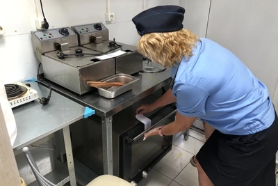 Работа кафе приостановлена на 20 суток