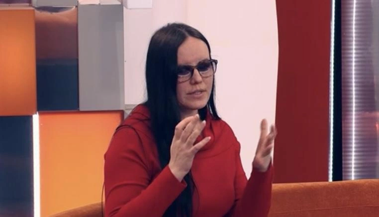 37-летняя мать-одиночка Анастасия Лобода стала жертвой Кислотного маньяка: она едва не лишилась зрения и так и не смогла за два года вернуться к нормальной жизни | Источник: кадр из программы «Пусть говорят», эфир от 02.04.2026 (Первый канал)