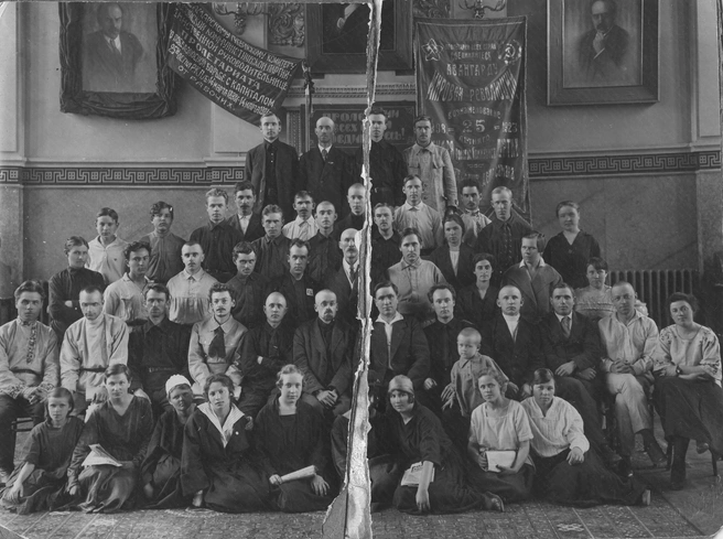 Сотрудники Самарского губкома РКП(б). 1925 год | Источник: фотофонд Самарского госархива социально-политической истории