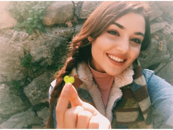 Так Ханде Эрчел выглядела 10 лет назад | Источник: handemiyy / Instagram (экстремистская организация, деятельность запрещена на территории РФ)