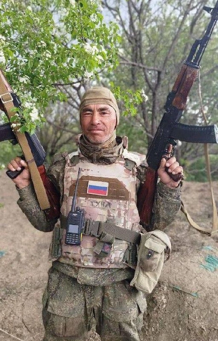 Мужчина вырастил троих детей и четырех внучек | Источник: «Новости Могойтуйского района» / T.me