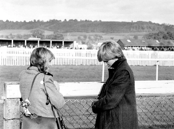Камилла Паркер-Боулз и леди Диана Спенсер на ипподроме в Ладлоу, 24 октября 1980