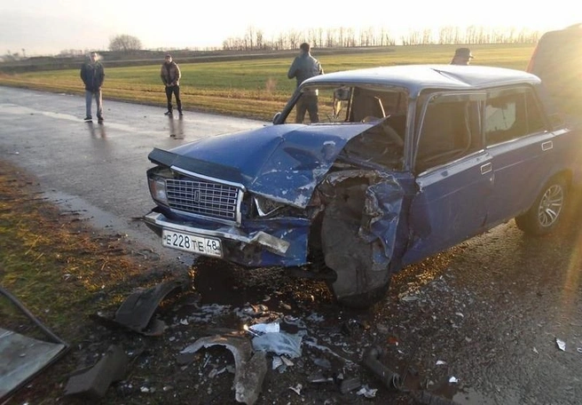 Под Ряжском ВАЗ выехал на «встречку» и врезался в Hyundai | ya62.ru