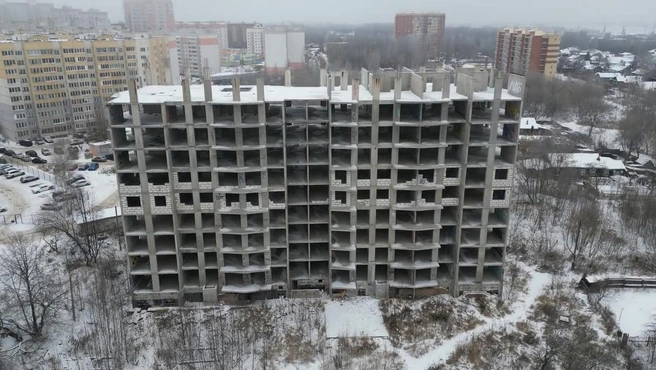 Дом находится в спальном районе | Источник: Alexandr T / YouTube.com