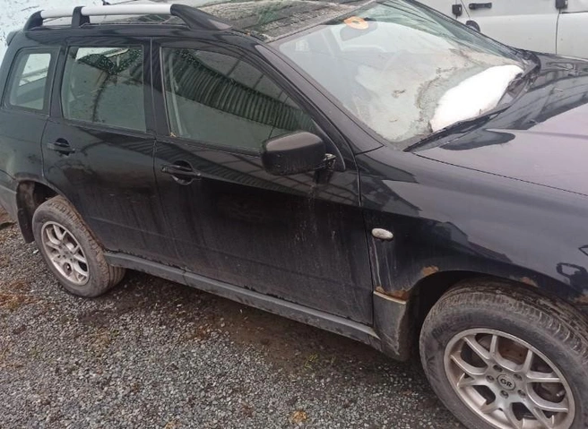 А вот японца, в отличие от российского авто, ржавчина немного поела | Источник: torgi.gov.ru