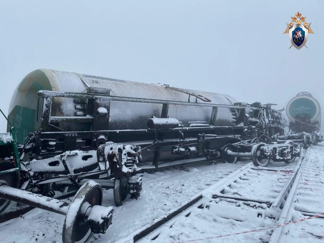 В Оренбуржье после схода с рельсов цистерн с пропан-бутаном проводится доследственная проверка | Источник: Центральное МСУТ СК России / t.me