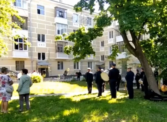 Любимов поздравил рязанского ветерана со 100-летием | ya62.ru