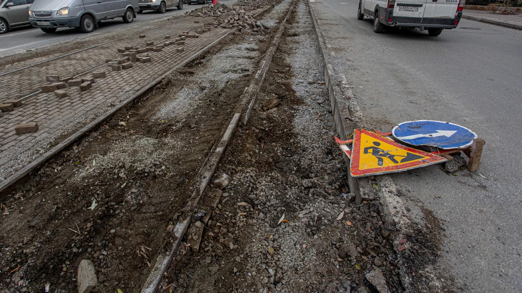 В Ленинском районе на две недели ограничат движение транспорта из-за ремонта путей