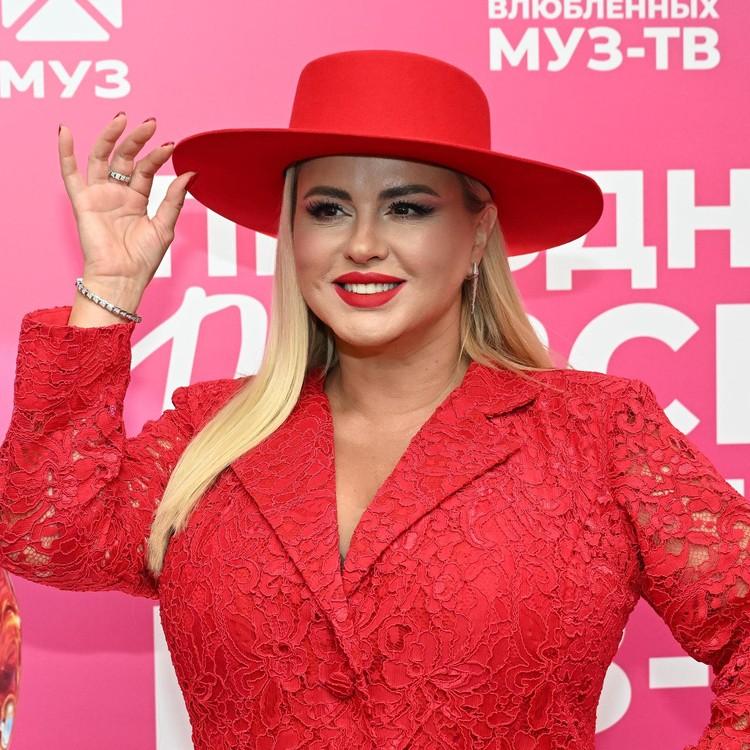 Свадьба Семенович с бизнесменом откладывается, но Анна не сдается: «Я собираюсь замуж по-прежнему»