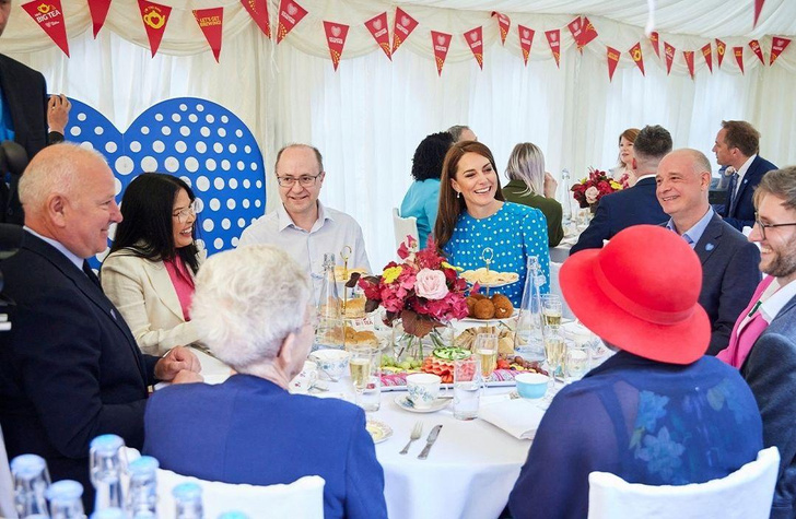 Чайная вечеринка: Кейт Миддлтон и принц Уильям посетили праздник по случаю 75-летия службы здравоохранения