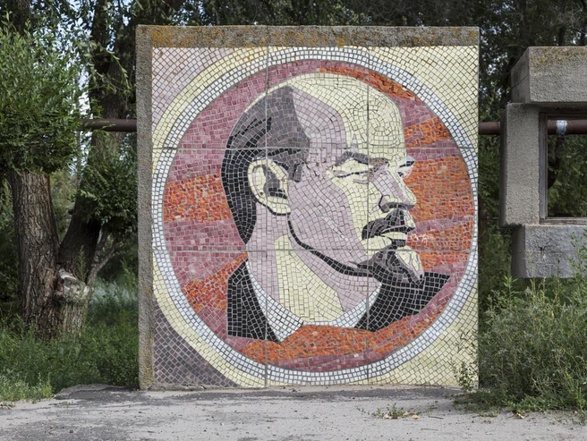 В Приволжском образ Ленина создан из мозаики, а не из скульптуры | Источник: Константин Завриков