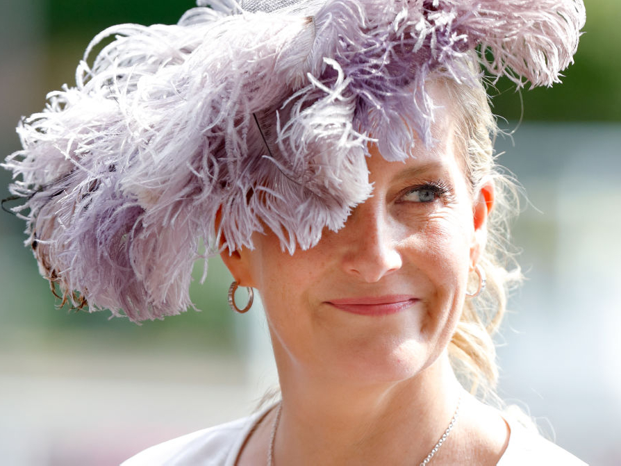 Софи Уэссекская на Королевских скачках в Аскоте, 16 июня 2021 | marieclaire.ru