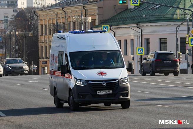 Пострадавшими занимаются врачи | Источник: Артём Устюжанин / MSK1.RU