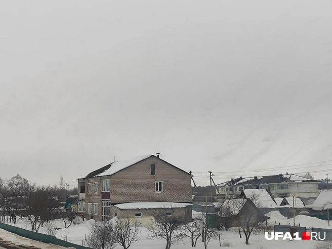 На первом плане — дом из силикатного кирпича, на втором — панельный | Источник: Марина Каримова / UFA1.RU