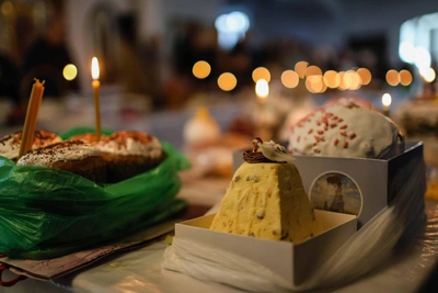 «Это нелогично»: омский священник о куличах до Пасхи