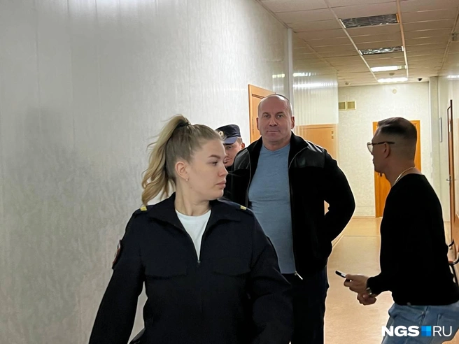 В суде Александр Зырянов обещал озвучить сенсации, а его адвокаты планировали вызвать свидетелем самого губернатора | Источник: Анна Скок / NGS.ru
