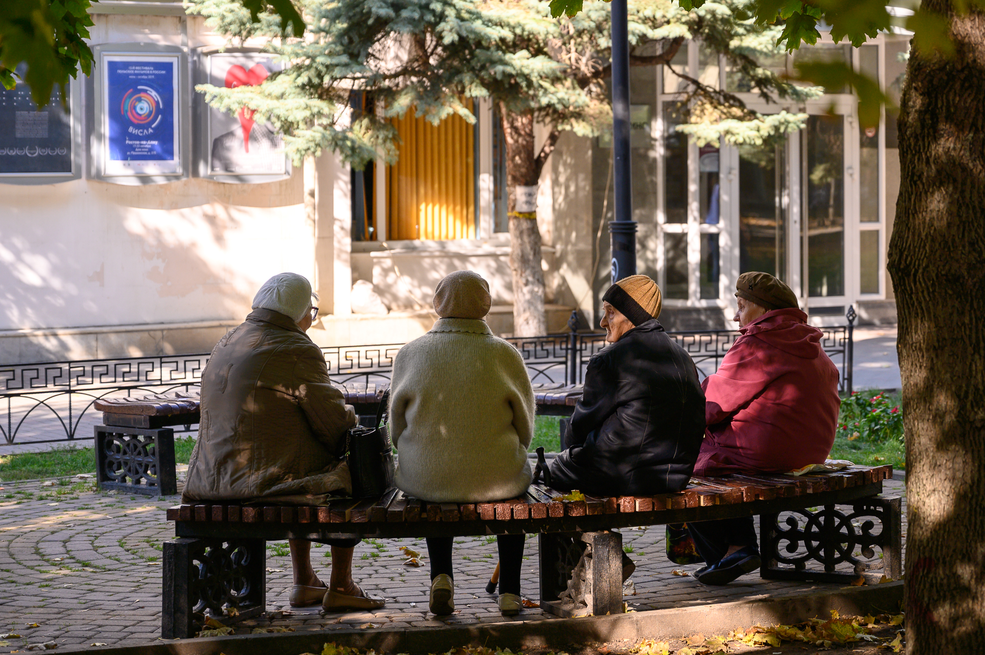 Шаману не нравится всё. Спросили ростовчан, что их бесит в городе — и они ответили