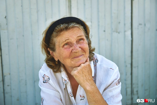 Галине Евгеньевне 73 года, но, не смотря на возраст, она до сих пор занимается участком в Гранном | Источник: Роман Данилкин / 63.RU