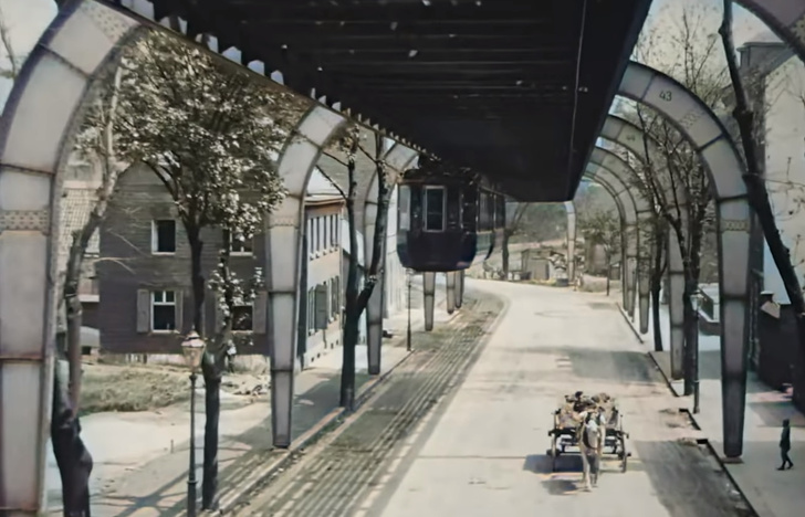 Раскрашенное видео, снятое из вагона подвесной железной дороги в 1902 году, стало вирусным
