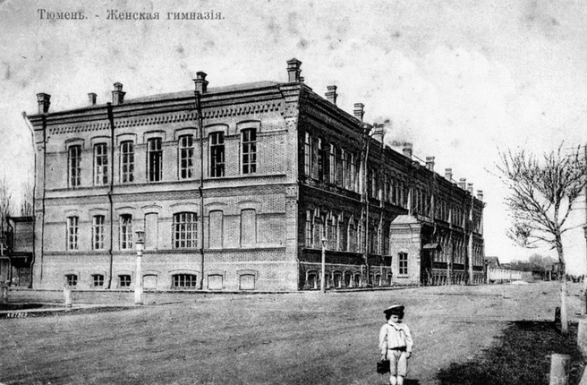 И здание гимназии чуть позднее. Достроили  | Источник: Тюмень до нашей эры / Vk.com