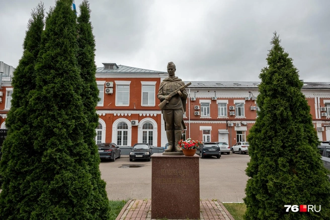 На территории установлен памятник североходовцам | Источник: Александр Куренной / 76.RU