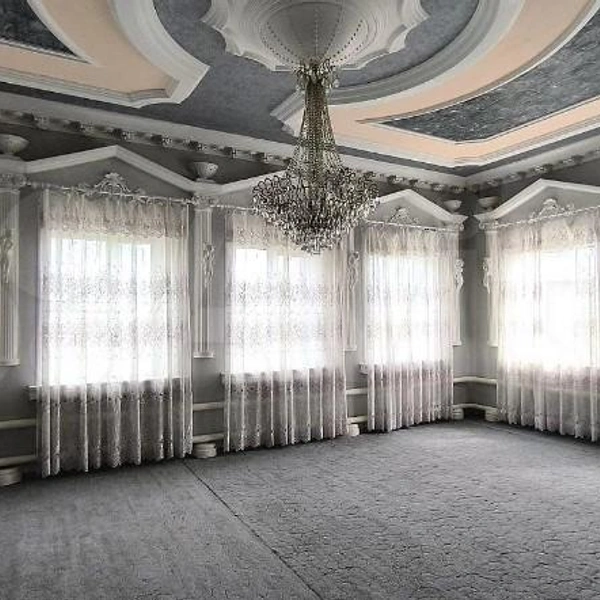 Это зал для баллов и приемов? | Источник: avito.ru
